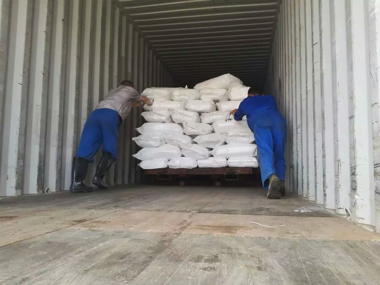 氯化銨廠家，湖南江海始終堅(jiān)持“服務(wù)”為核心！