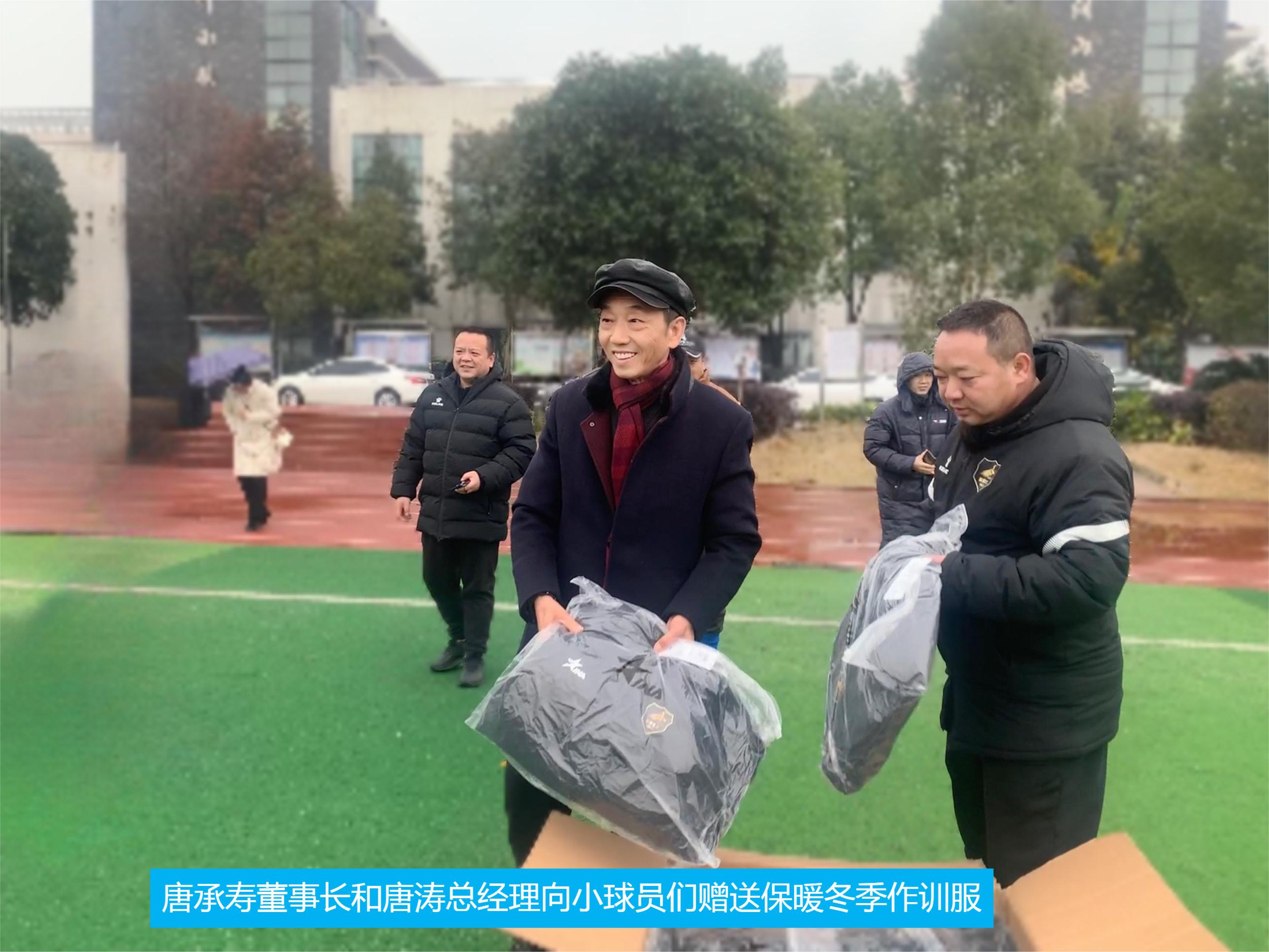 傳承與奉獻(xiàn) 傳承與奉獻(xiàn)